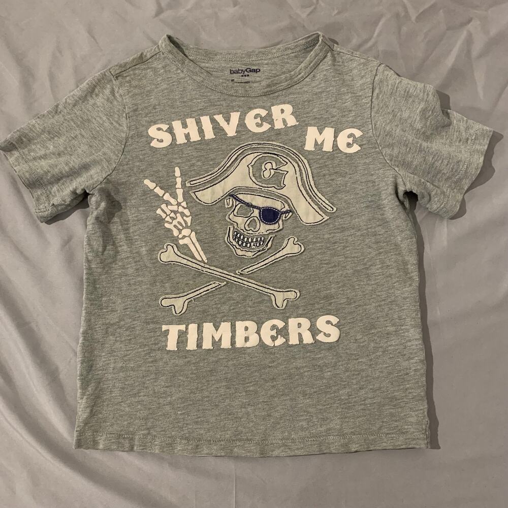 babyGap Pirate Graphic Tee – Size 5  – “Shiver Me Timbers” Skull & Crossbones